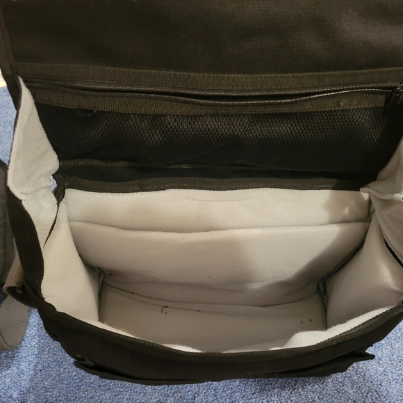 Pair of Olympus Camera Bags - Picture 4 of 6